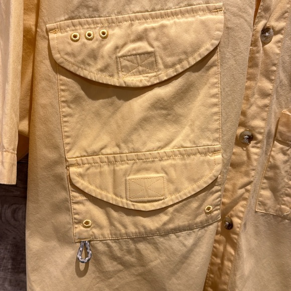 Columbia Pre loved Men Shirt in yellow in good condition. Size medium. - Picture 4 of 7